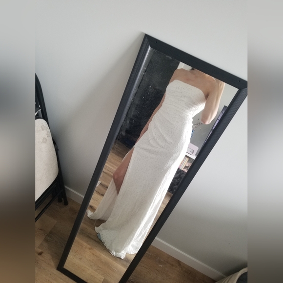 David's Bridal Strapless Wedding Dress - Size 4 - Picture 6 of 7